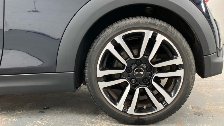 MINI Hatchback 1.5 Cooper Exclusive 3dr Auto Petrol Hatchback